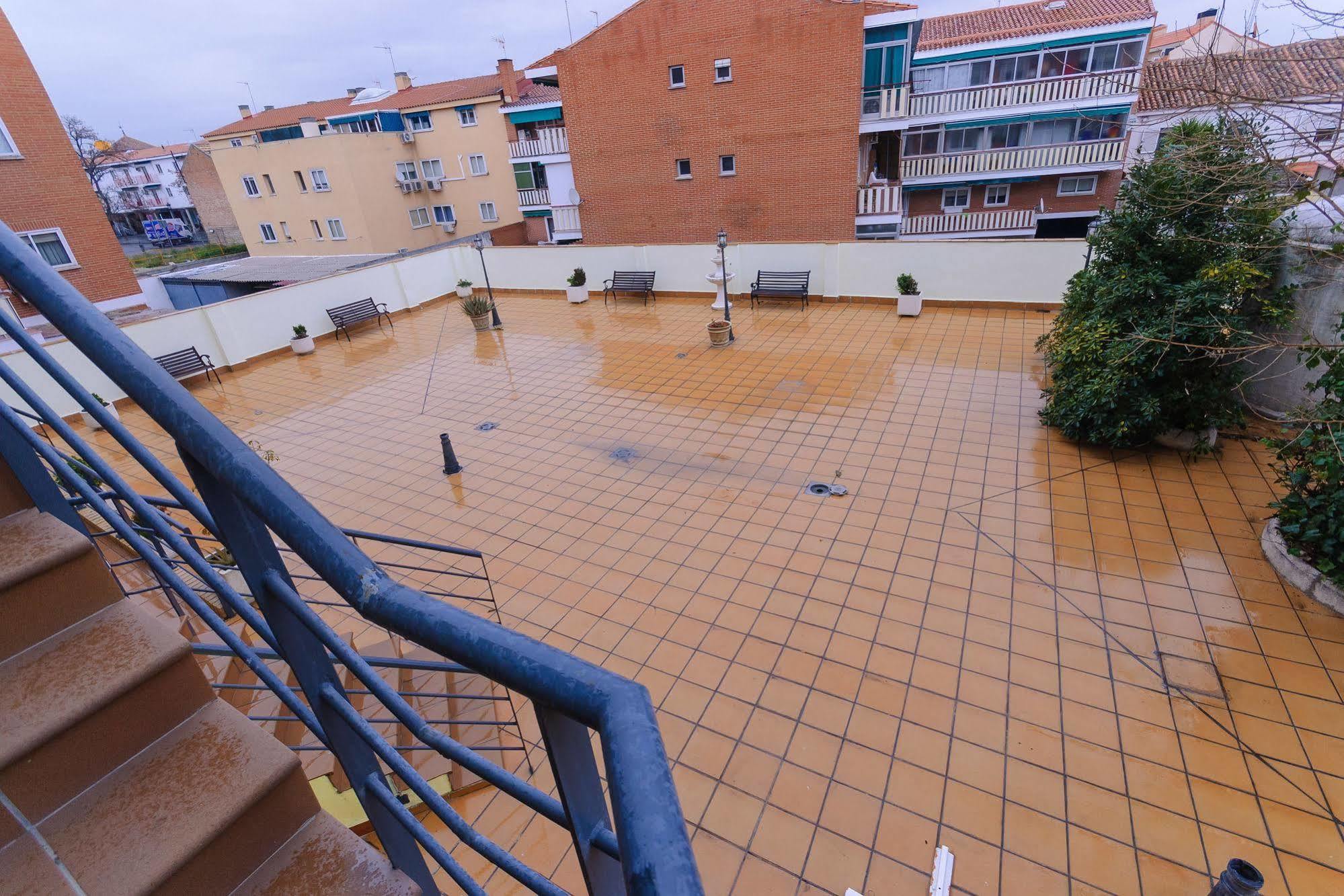 Hotel Barajas Plaza Madrid Exterior photo